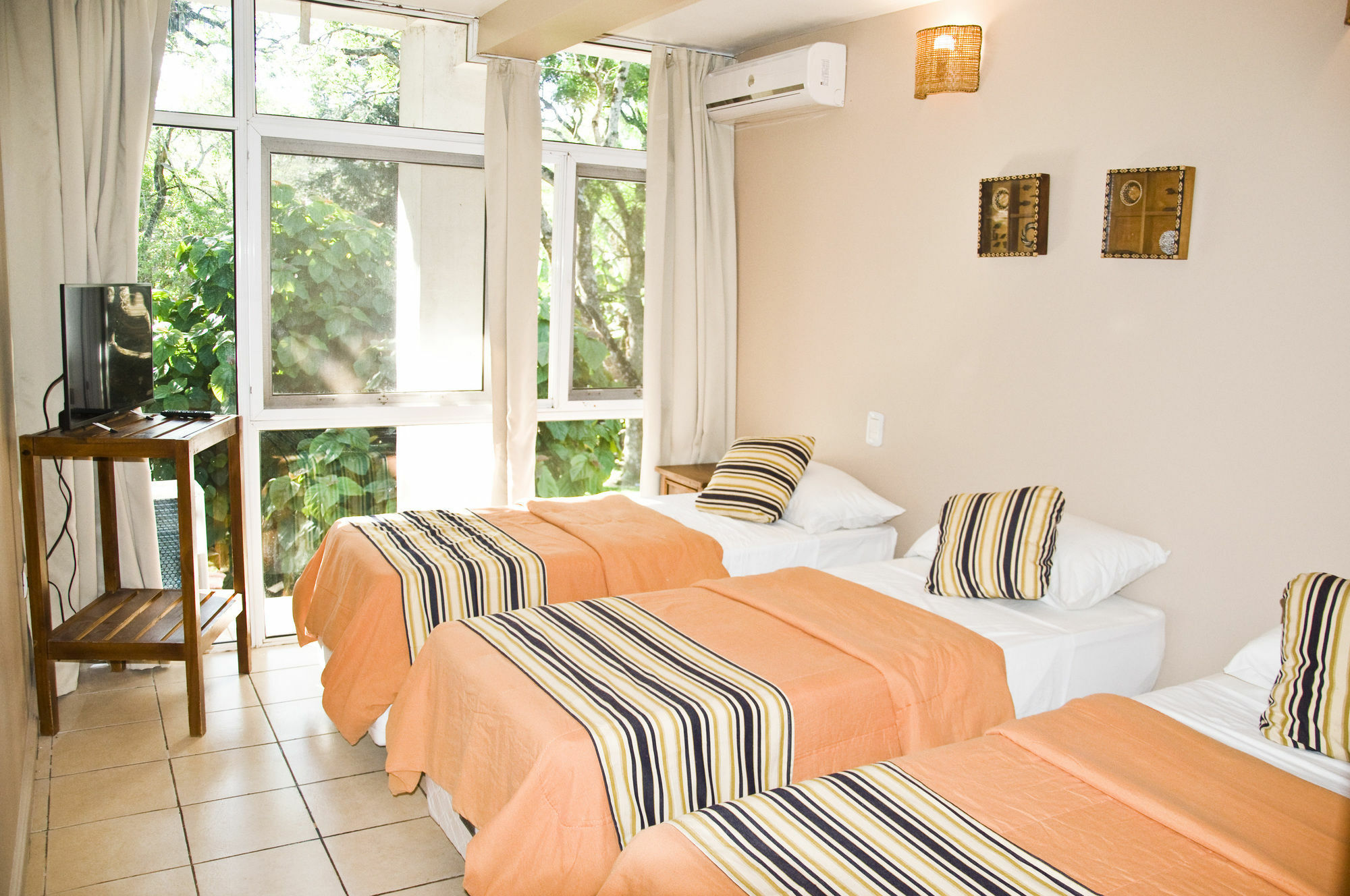Tangoinn Club Iguazu Party Luxury Hostel Puerto Iguazú Eksteriør billede