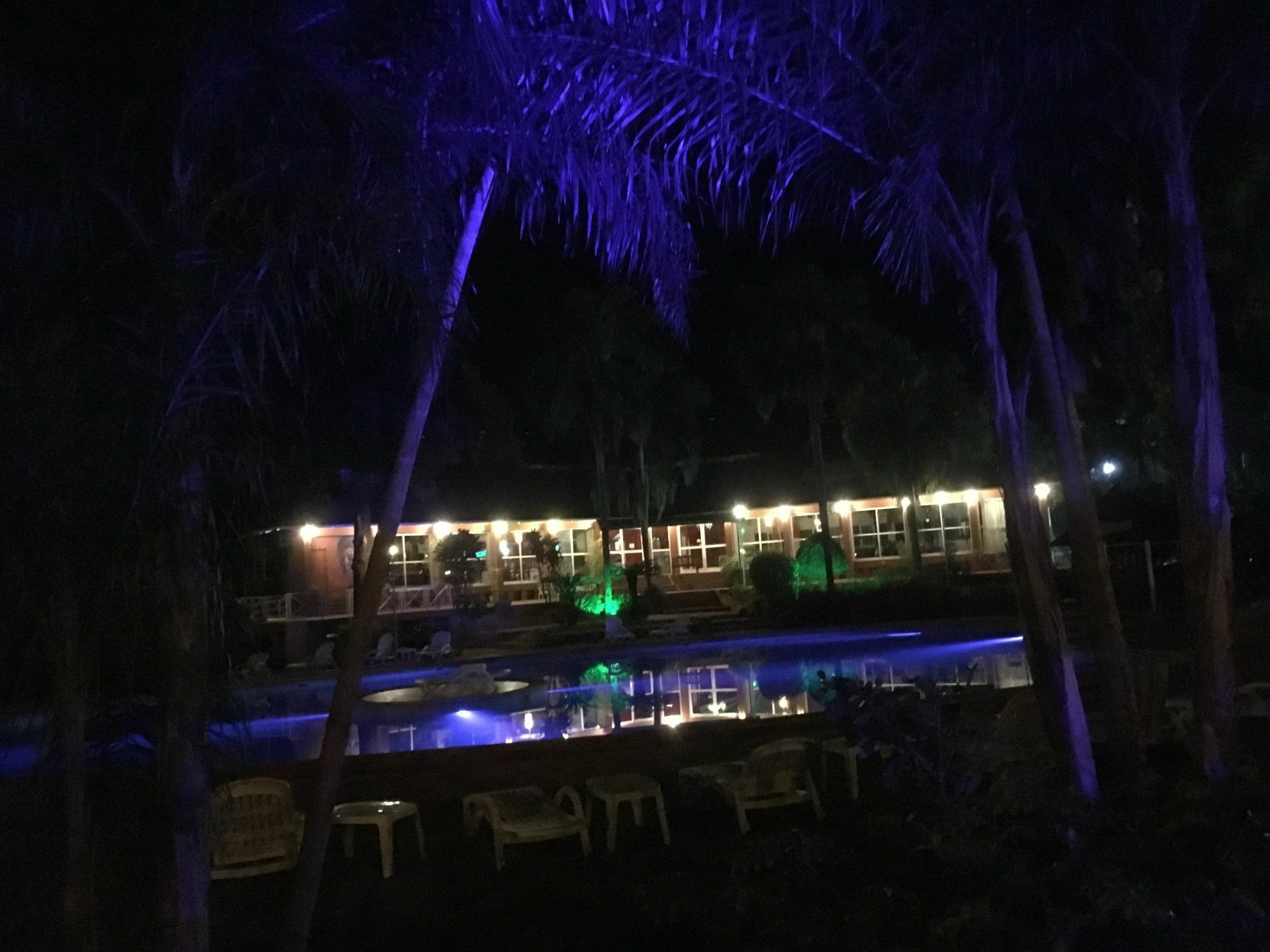 Tangoinn Club Iguazu Party Luxury Hostel Puerto Iguazú Eksteriør billede