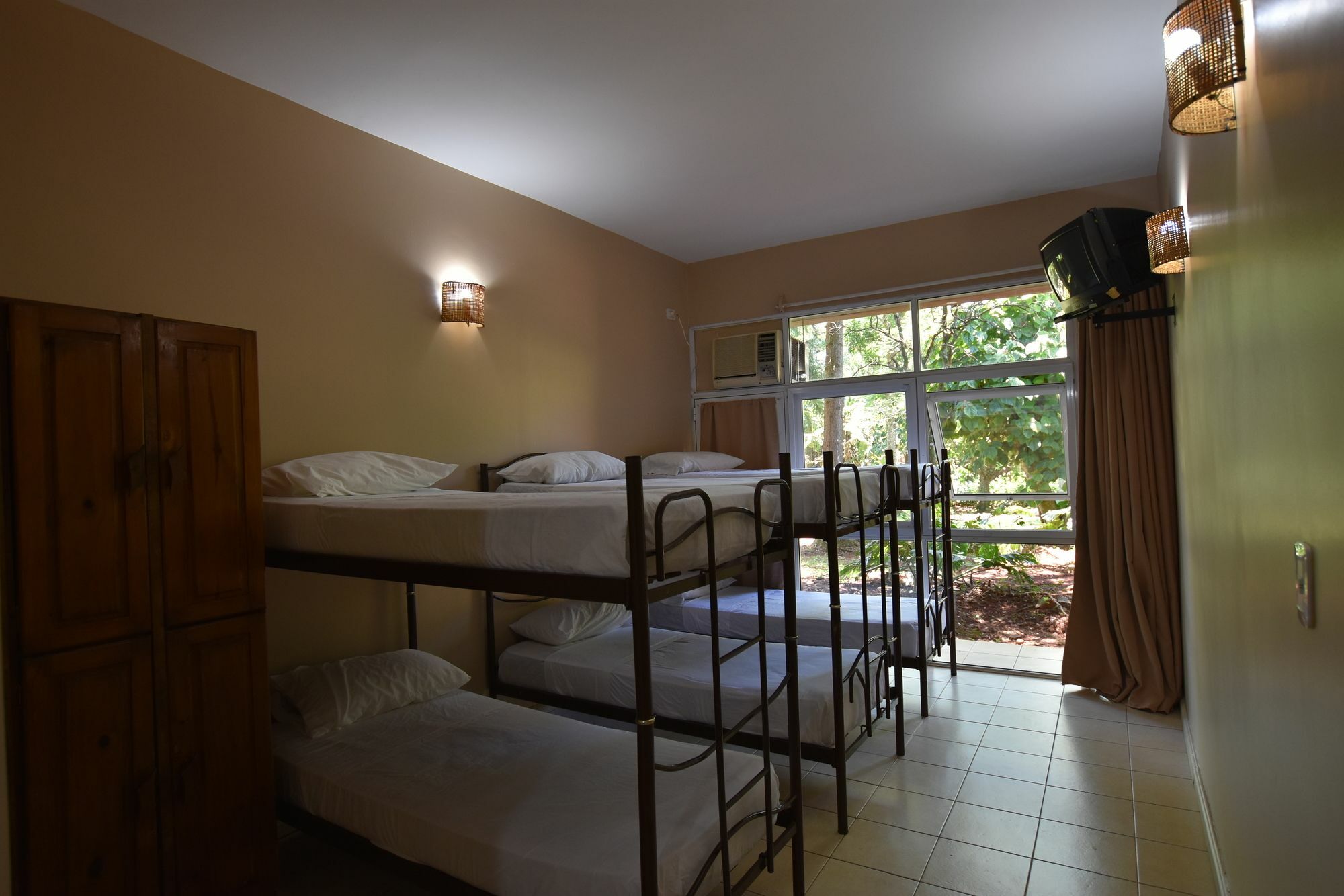 Tangoinn Club Iguazu Party Luxury Hostel Puerto Iguazú Eksteriør billede