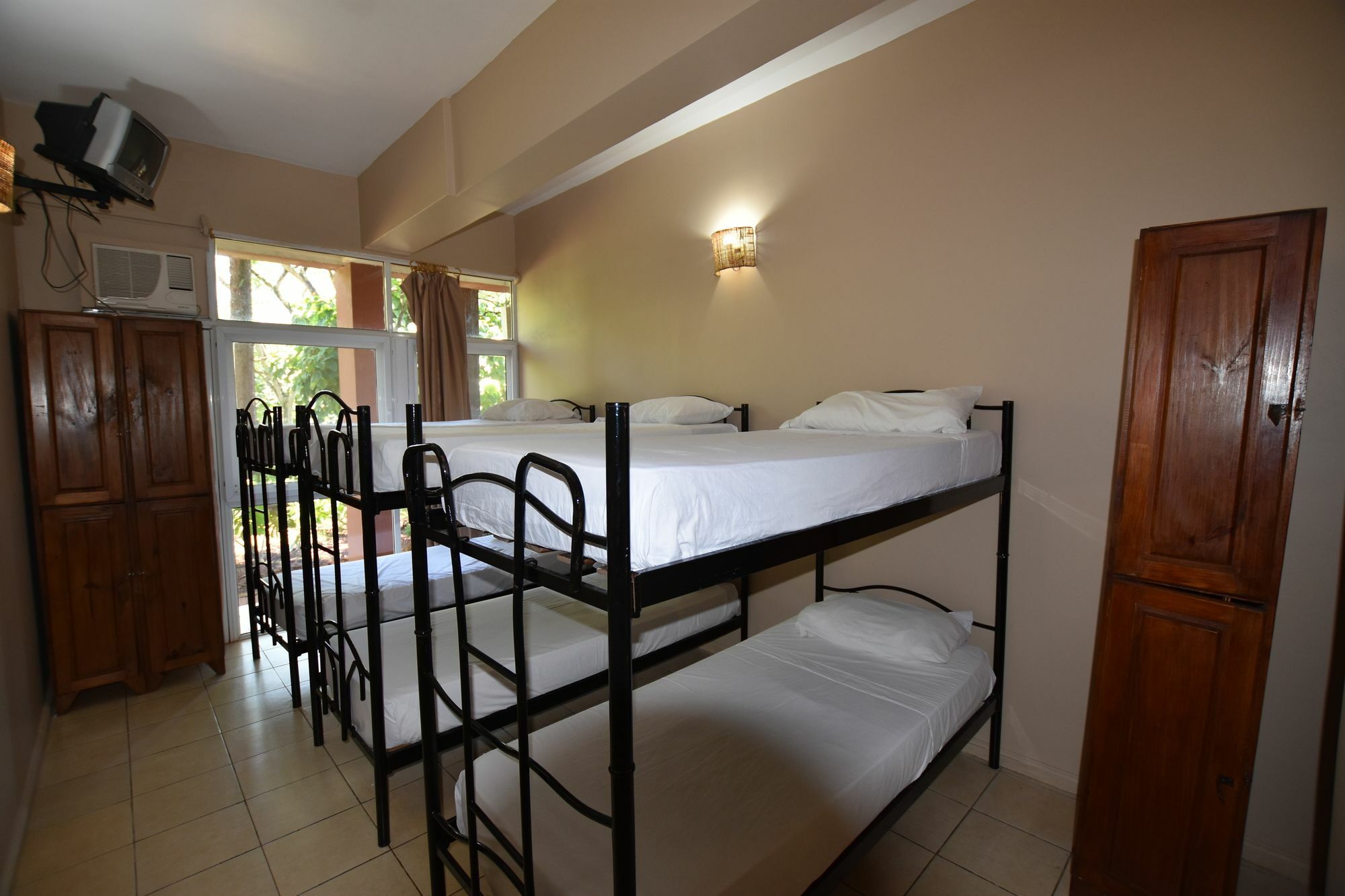 Tangoinn Club Iguazu Party Luxury Hostel Puerto Iguazú Eksteriør billede