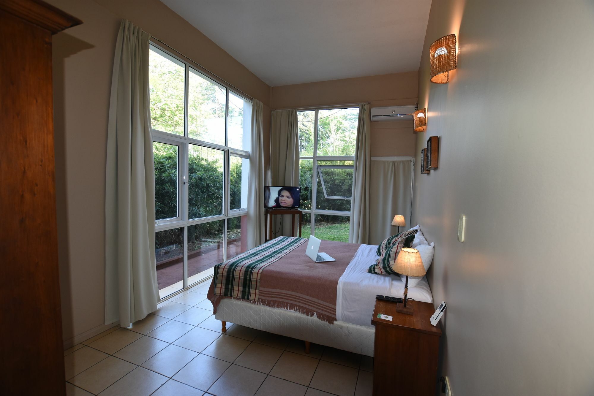 Tangoinn Club Iguazu Party Luxury Hostel Puerto Iguazú Eksteriør billede