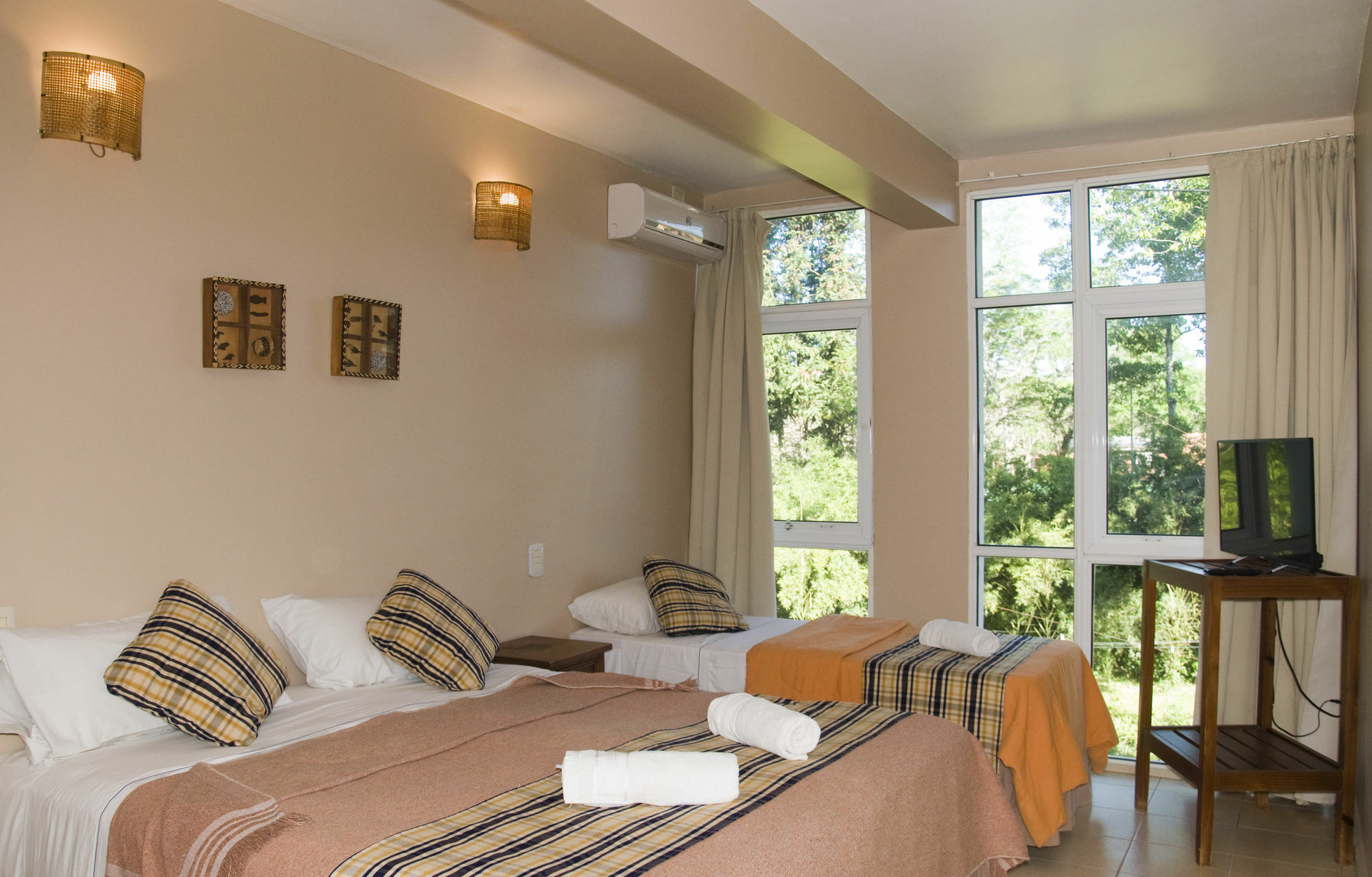 Tangoinn Club Iguazu Party Luxury Hostel Puerto Iguazú Eksteriør billede