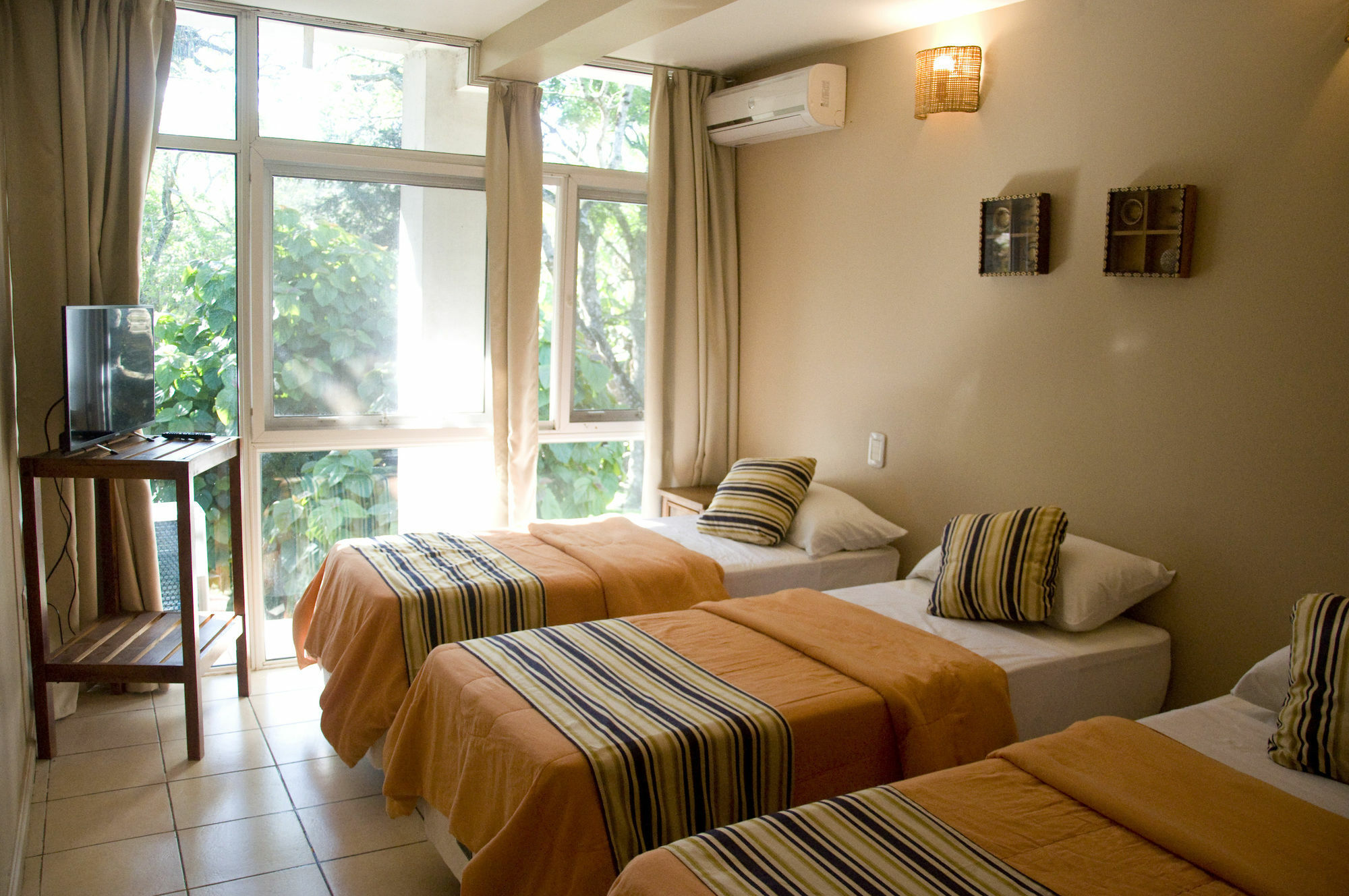 Tangoinn Club Iguazu Party Luxury Hostel Puerto Iguazú Eksteriør billede