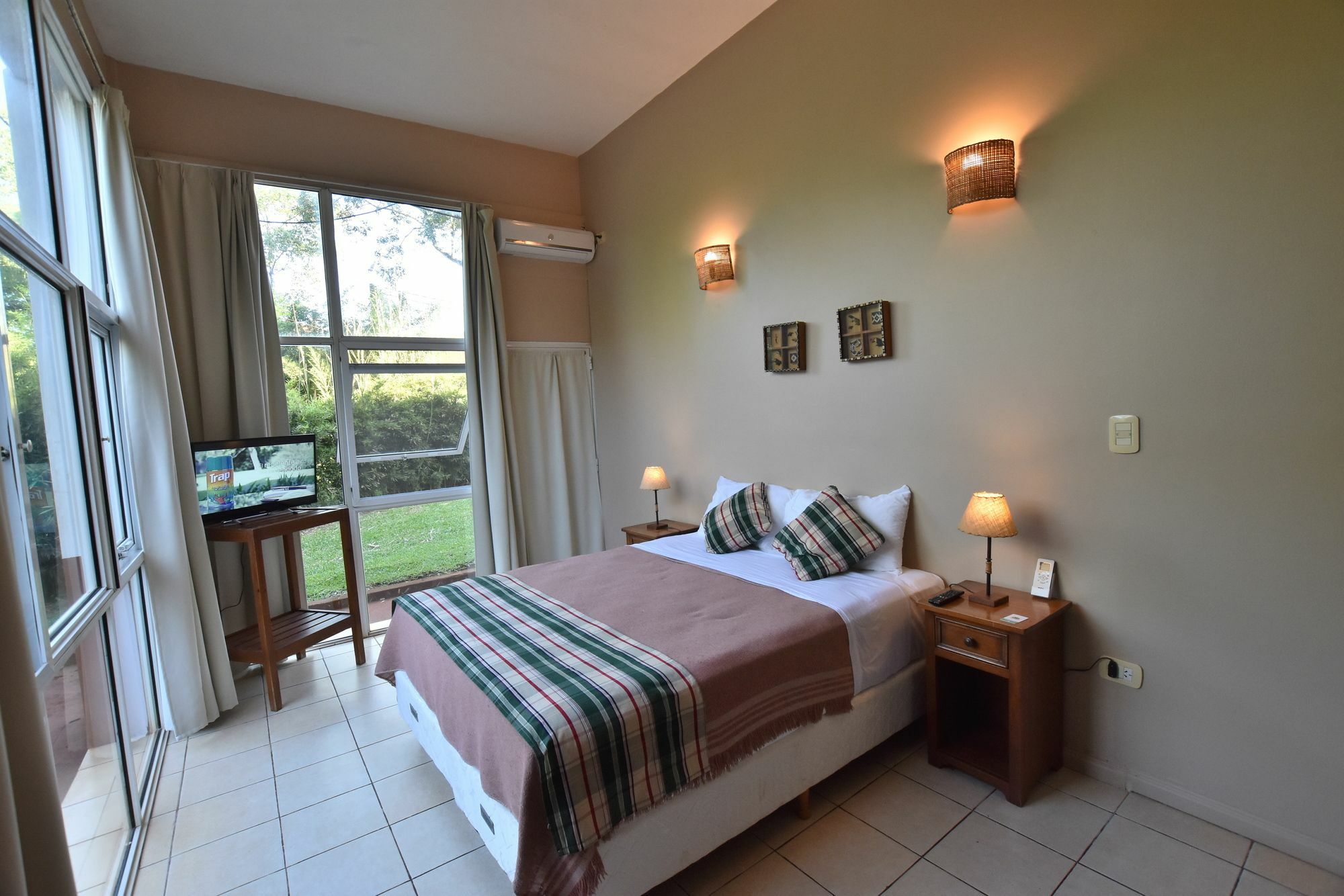 Tangoinn Club Iguazu Party Luxury Hostel Puerto Iguazú Eksteriør billede